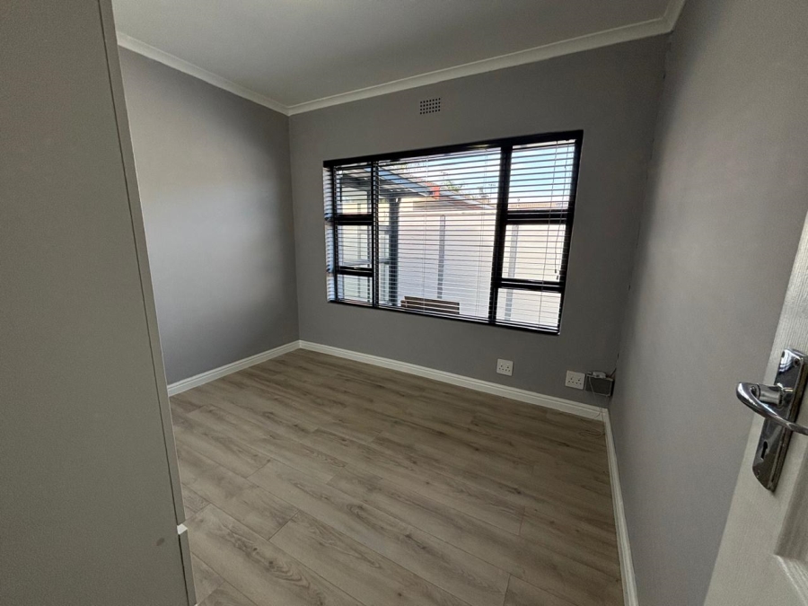 To Let 3 Bedroom Property for Rent in Silver Oaks Western Cape